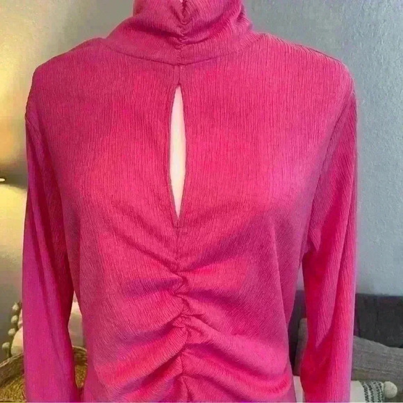 Andrew Marc New York Pink Ruched Cut-Out Blouse Large NWT - Picture 5 of 9